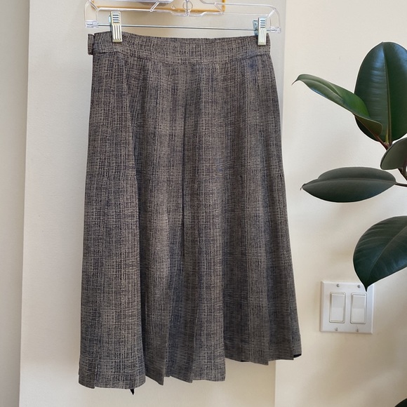 Vintage Max Mara silk blouse and skirt set - Picture 3 of 10